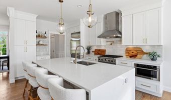 112 Farmington Cir, Agawam, MA 01030