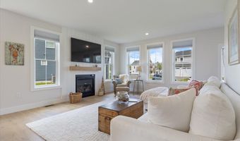 5 Cobblestone St, Falmouth, ME 04105