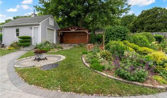 6 Varnum Ave, Bristol, RI 02809