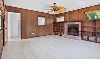 17 Railroad Ave, Beachwood, NJ 08722