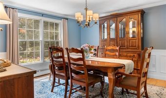 91 Woodridge Dr, North Kingstown, RI 02874