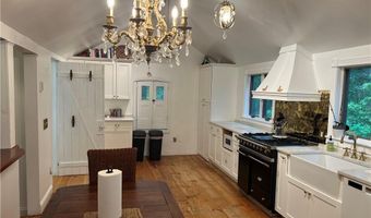49 Sanford Ave, North Kingstown, RI 02852