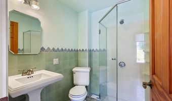 55 Hunter Ave, Newport, RI 02840