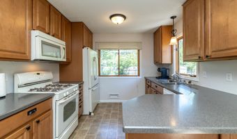 991 Cortland Dr, Apple Valley, MN 55124