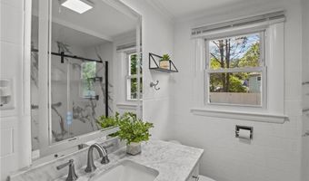 21 Lake Dr, North Kingstown, RI 02852