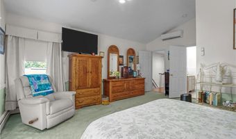 112 County Rd, Barrington, RI 02806