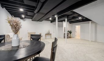 1360 Fairlane Dr, Ann Arbor, MI 48104