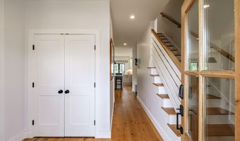 5 Goldfinch Dr, Falmouth, ME 04105