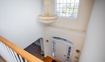 4 Hilander Dr, Albany, NY 12211