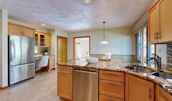 40 Phenix Ridge Dr, Cranston, RI 02921