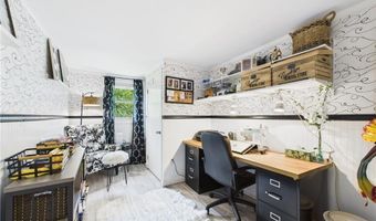 24 E Shore Rd, Narragansett, RI 02882