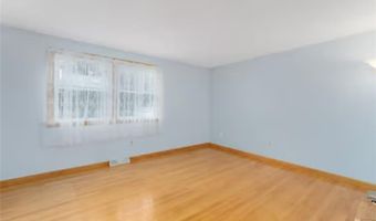 22 Glenwood Dr, Coventry, RI 02816