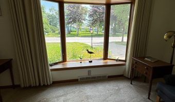 305 Lakeview Dr, Algoma, WI 54201