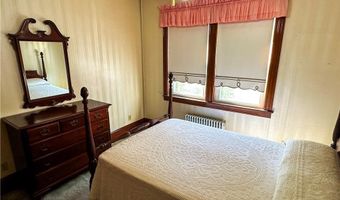 11 Queen St, Cranston, RI 02920