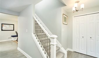 1085 Salton Dr, Akron, OH 44333
