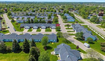 923 W WINDTREE Dr, Appleton, WI 54914