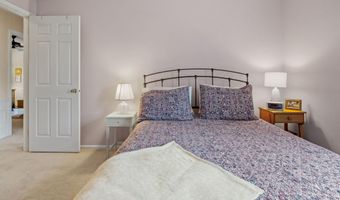 17 Greyledge Dr, Albany, NY 12211
