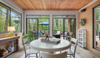 326 Greentree Ln NE, Ada, MI 49301
