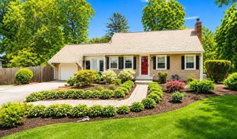 11 Autumn Ln, Attleboro, MA 02703
