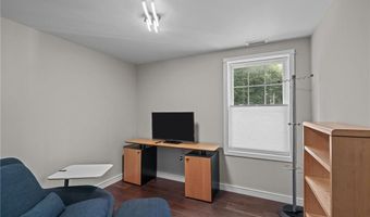 37 Dye Hill Rd, Hopkinton, RI 02832