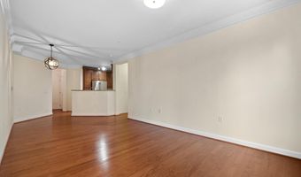 2101 N MONROE St 213, Arlington, VA 22207