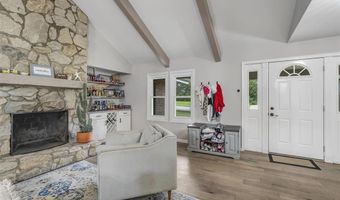 463 Londondary Dr, Ballwin, MO 63011