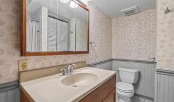 2050 Chalmers Dr, Ann Arbor, MI 48104