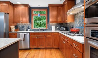 165 Lynn Cir, East Greenwich, RI 02818