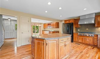 61 Kimberly Ln, Cranston, RI 02921
