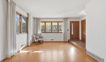 1823 Gramsie Rd, Arden Hills, MN 55112