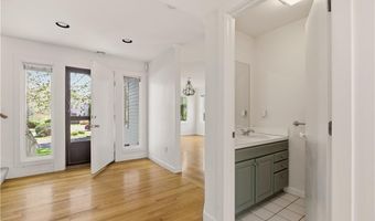 15 Hammersmith Rd 30A, Newport, RI 02840
