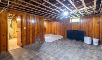 2540 W Shore Rd, Warwick, RI 02889