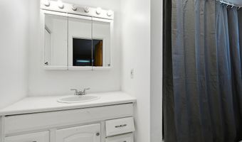 81 Elm St, Beachwood, NJ 08722