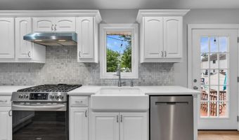 55 Drift Rd, Belford, NJ 07718