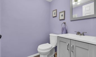 82 Cliffwood Ave W 53, Aberdeen, NJ 07747