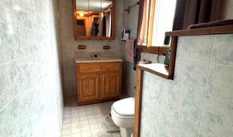 7 Howard Siding Ln, Abbot, ME 04406