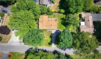 1 Teakwood Dr, Cumberland, RI 02864
