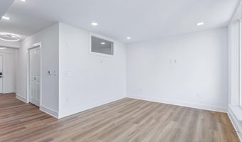701 N HENRY St 204, Alexandria, VA 22314