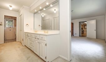 521 W CROSS St, Benton, AR 72015