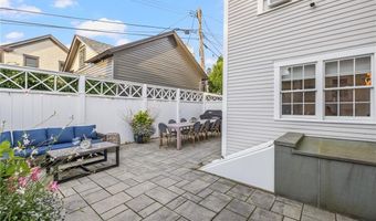 28 John St, Newport, RI 02840