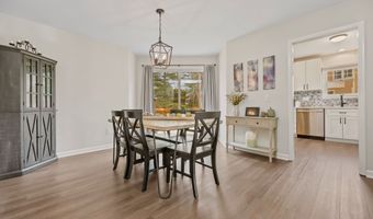 7 Silversmith Dr, Danbury, CT 06811