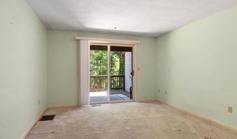 35 Chandler Dr 35, Atkinson, NH 03811