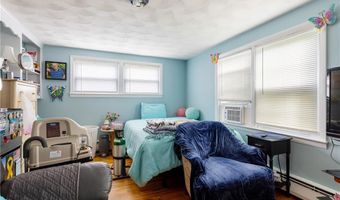 15 Freedom Dr, Cranston, RI 02920