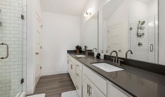 433 SW B St, Bentonville, AR 72712
