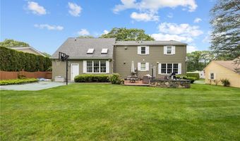 152 Glen Hills Dr, Cranston, RI 02920