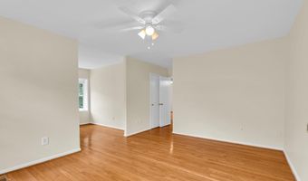 7428 FOUNTAIN HEAD Dr, Annandale, VA 22003