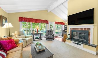 305 Hedgewood Dr, Akron, OH 44319