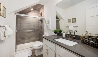 433 SW B St, Bentonville, AR 72712