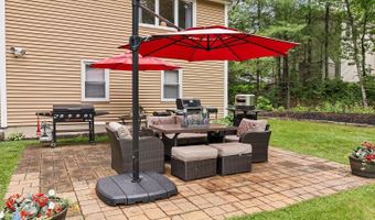51 Palomino Ln, Bedford, NH 03110