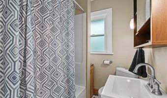 640 Plainfield Rd, Akron, OH 44312